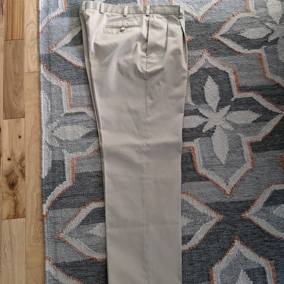 Jos A Bank travelers pleated pant - Picture 2 of 5